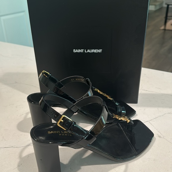 Saint Laurent Cassandra logo-embellished leather sandals - Picture 6 of 9